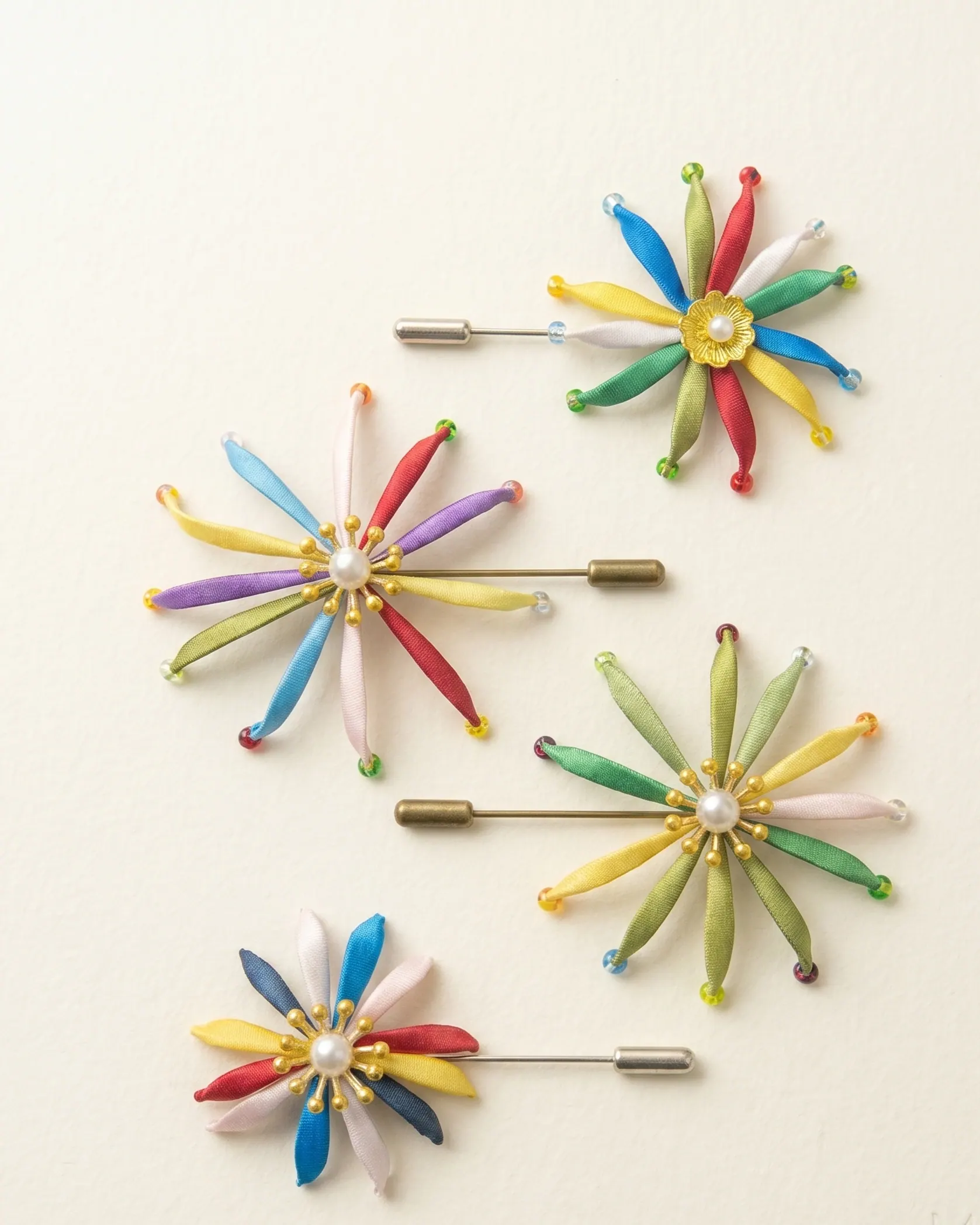 Silk-Wrapped Brooches — 缠花胸针