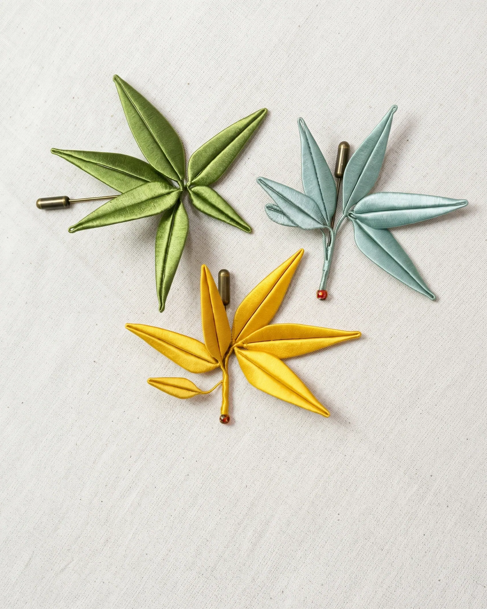 Silk-Wrapped Brooches — 缠花胸针 — view 6