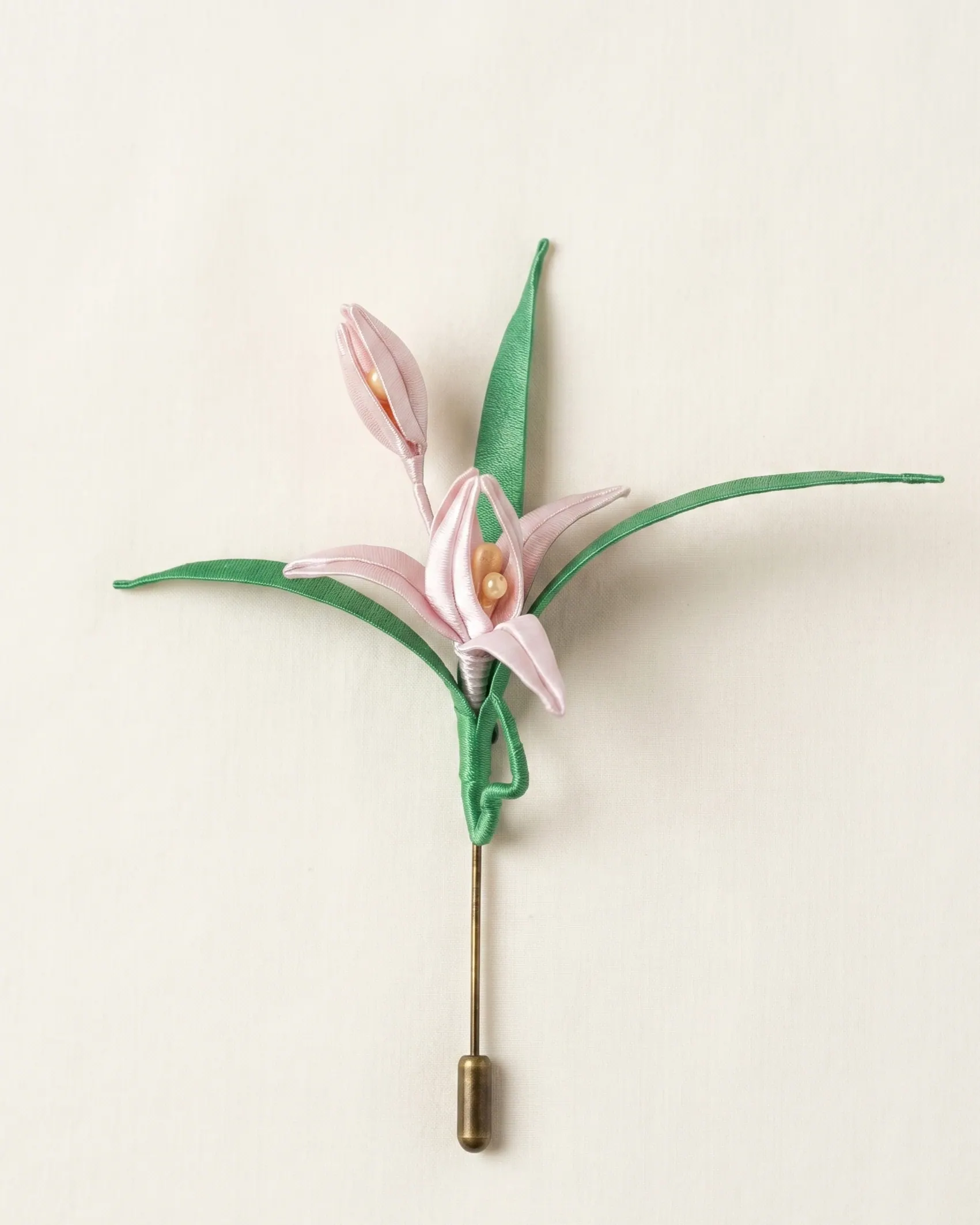 Silk-Wrapped Brooches — 缠花胸针 — view 8