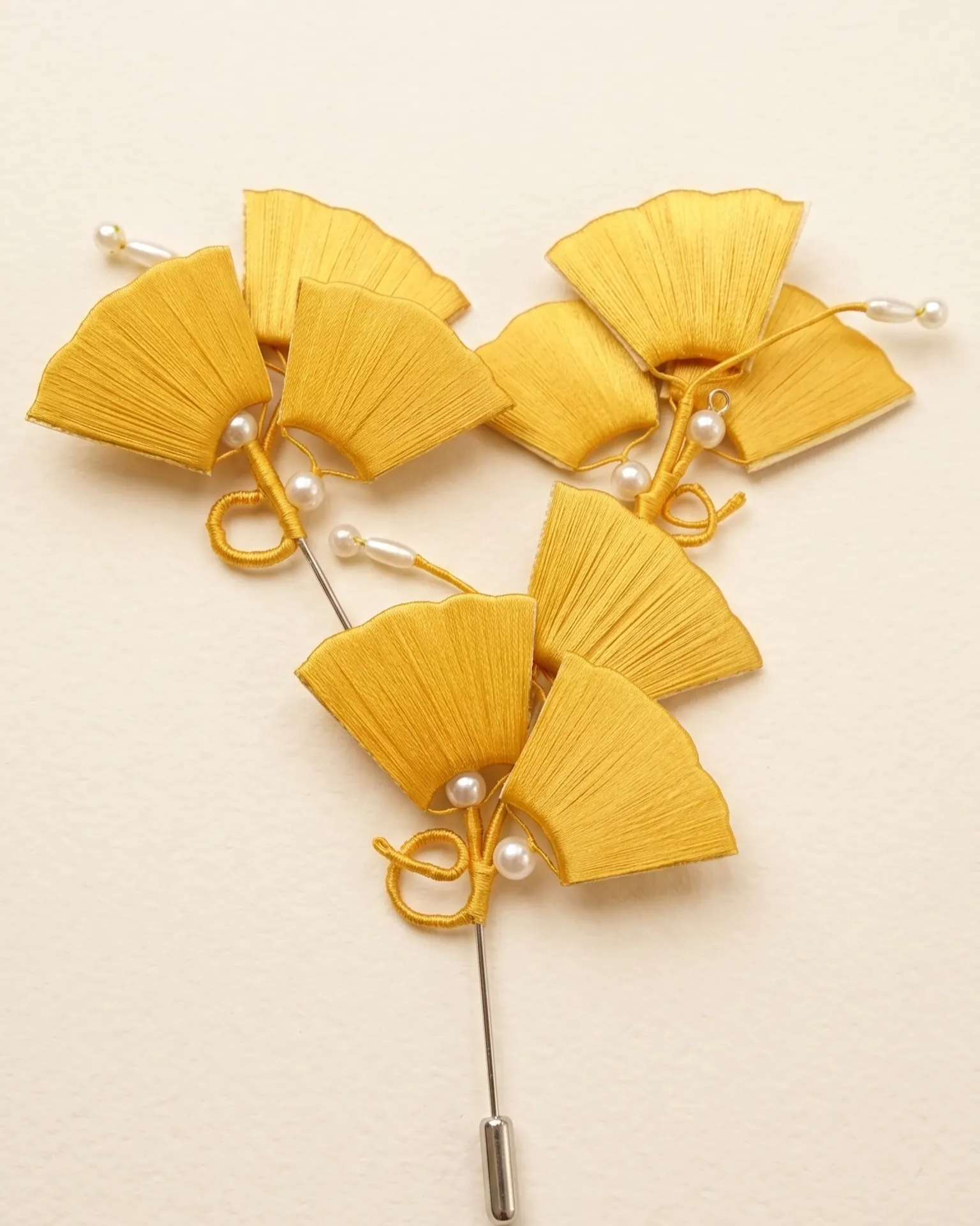 Silk-Wrapped Brooches — 缠花胸针 — view 10