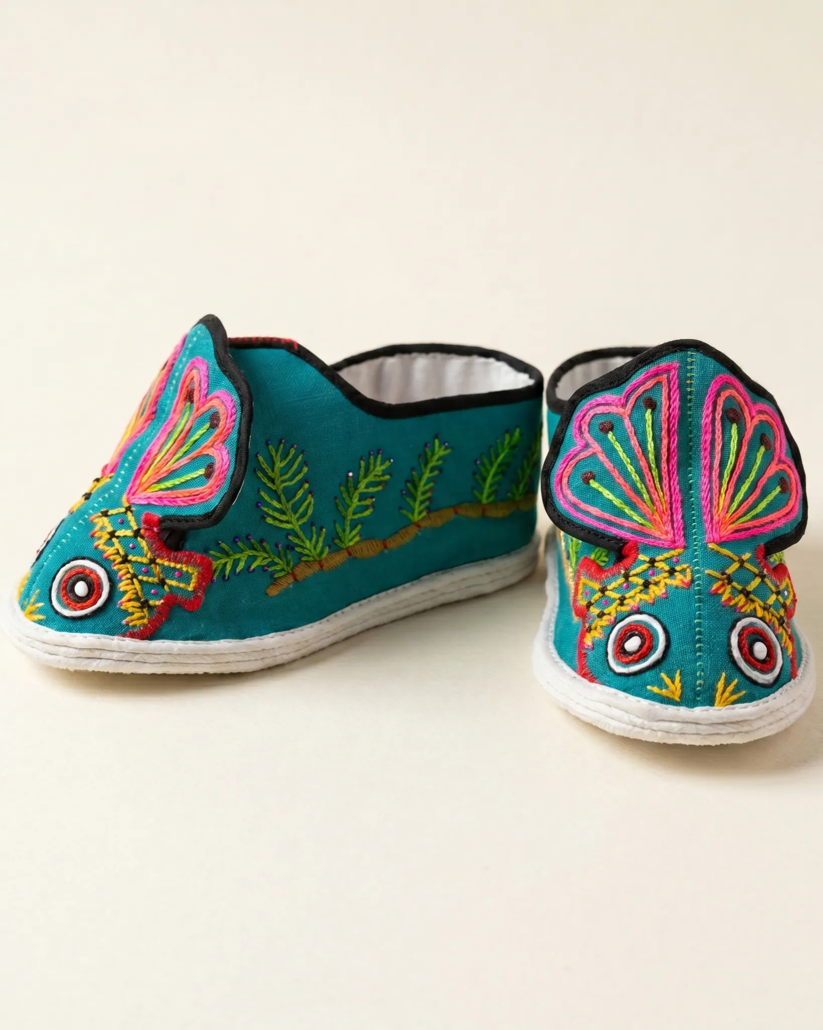 Abundance Fish Shoes — 年年有余绣鞋