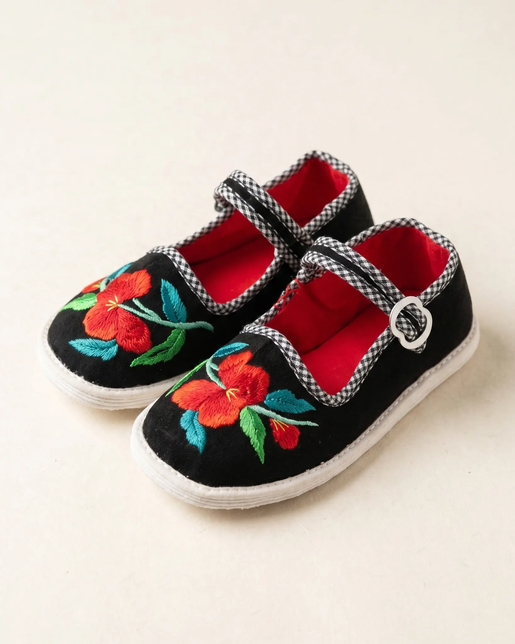 Blooming Steps Shoes — 步步生花绣鞋