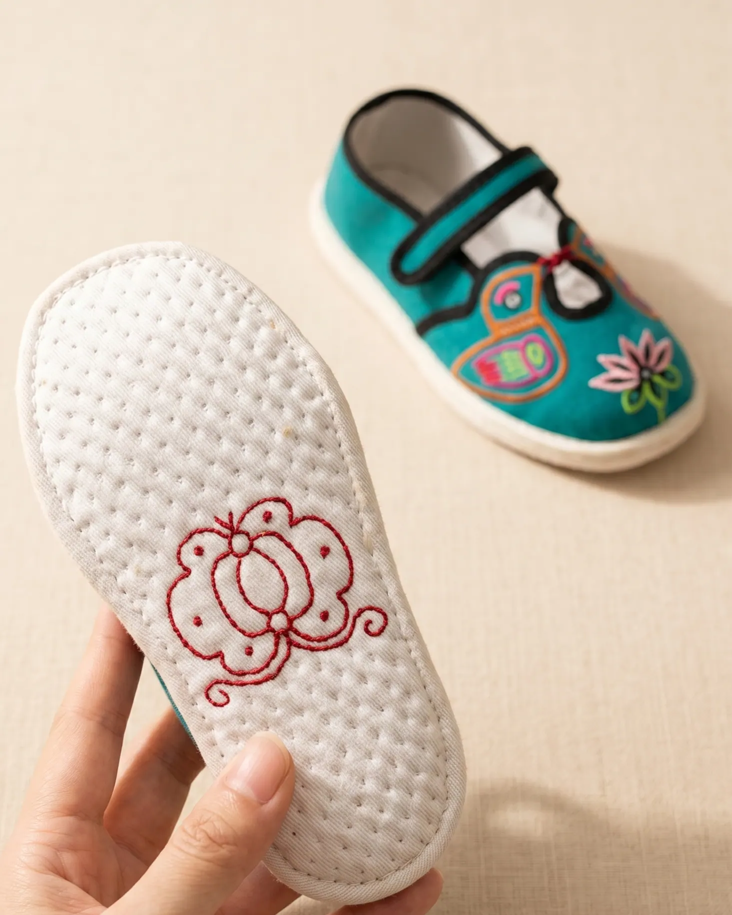 Blooming Steps Shoes — 步步生花绣鞋 — view 4