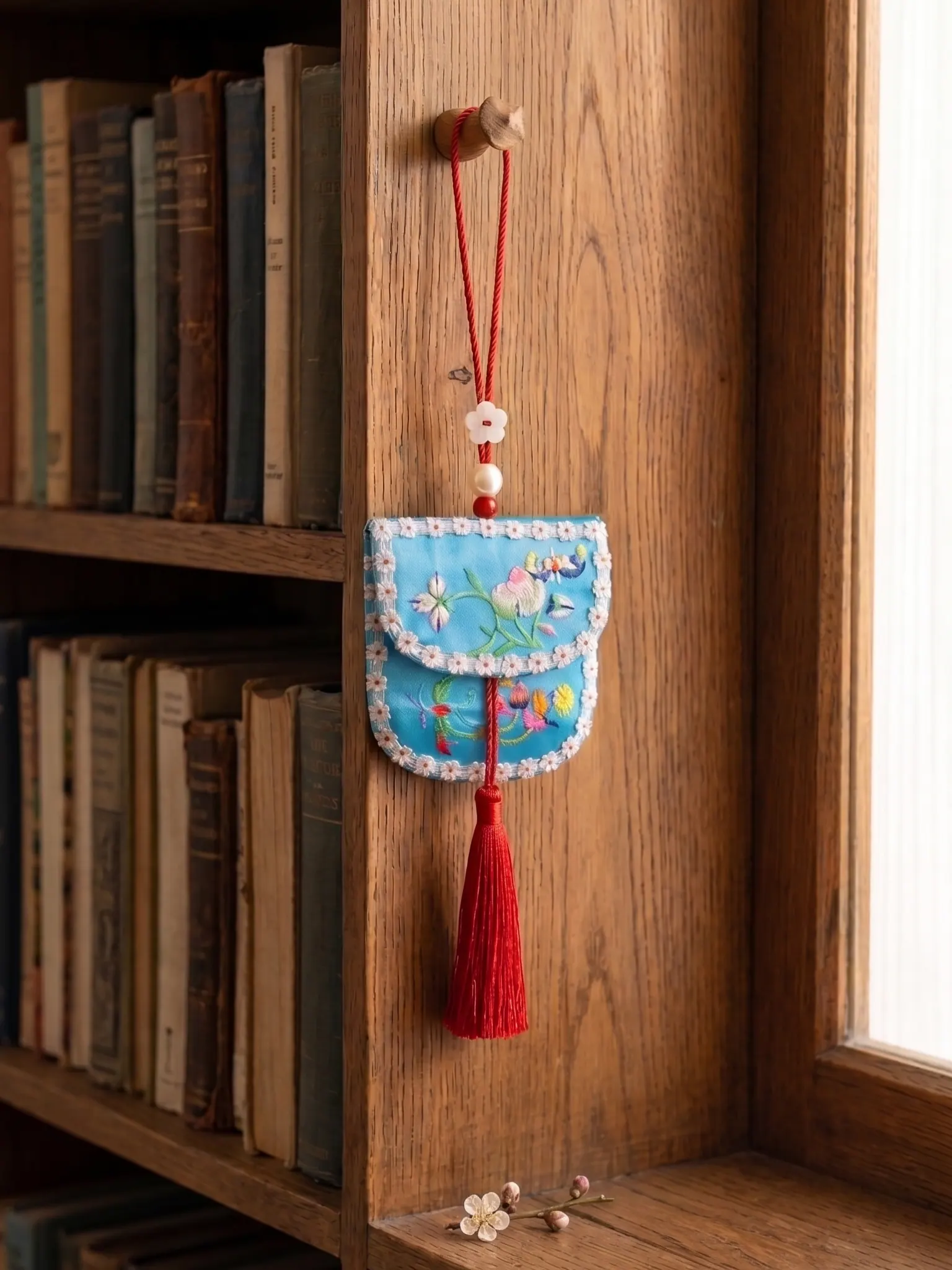 Embroidered Pocket Sachet — 绣花荷包香包